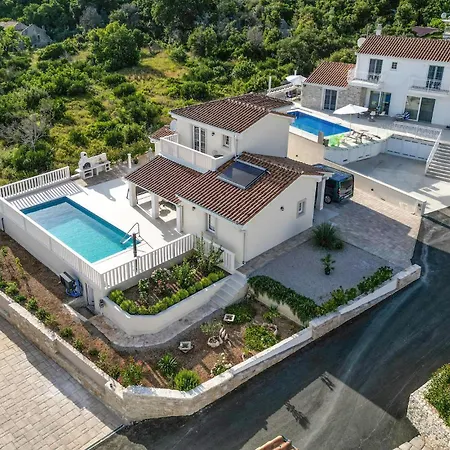 Amazing In With House A Panoramic View *