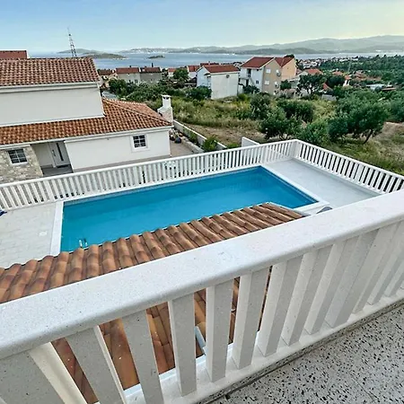 Amazing In With House A Panoramic View