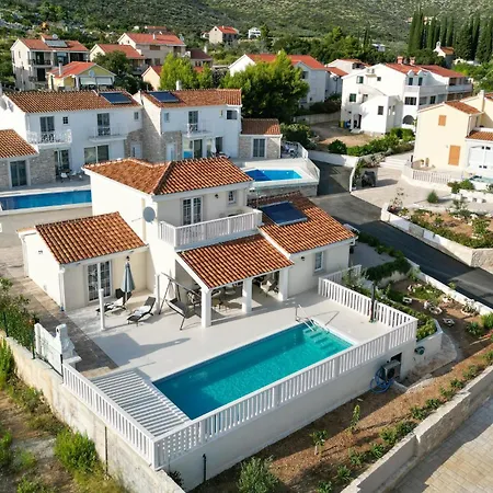 Amazing In With House A Panoramic View *